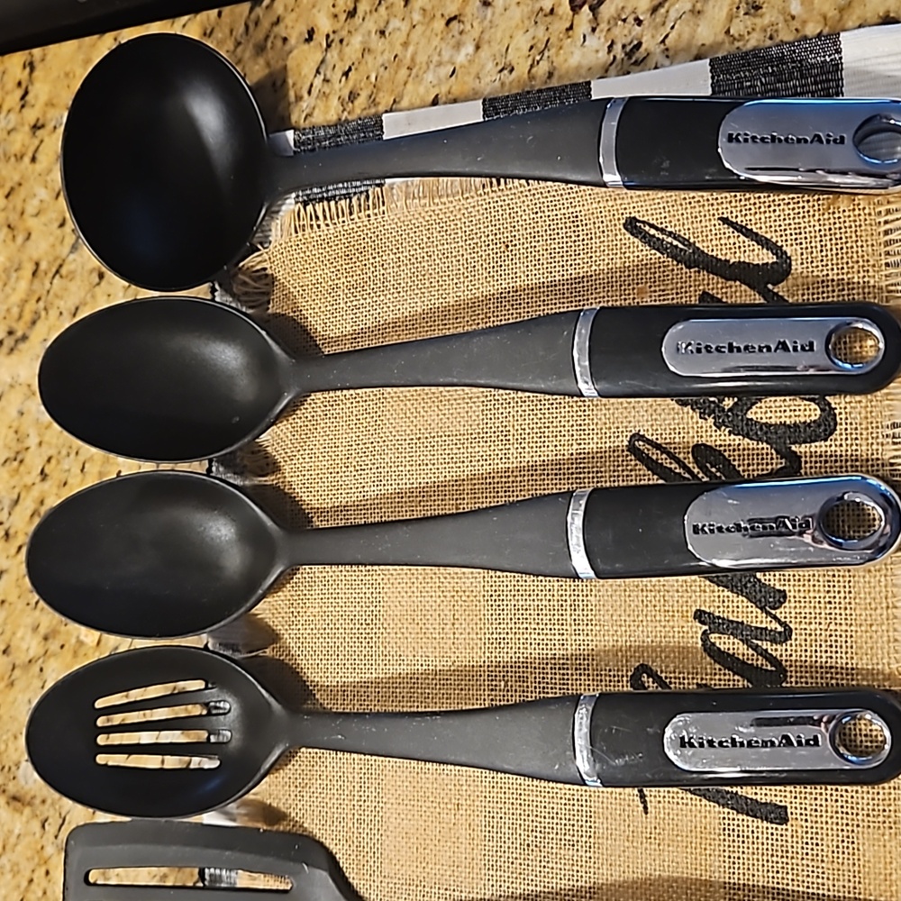 7pc kitchen aid utensil set
